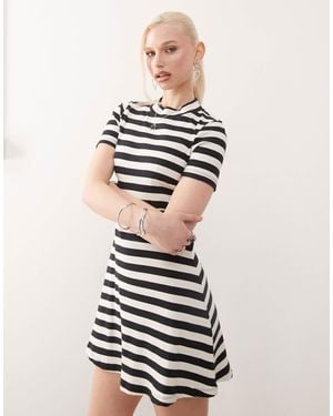 Noisy May – kurzärmliges, gestreiftes skater-kleid - Weiß
