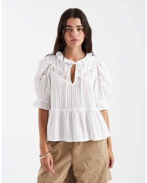 New Look Gestreepte Blouse Met Gestrikte Hals - Wit