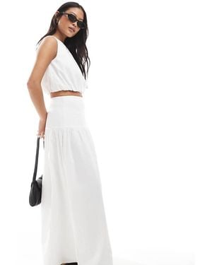 4th + Reckless Petite Poplin Dropped Waist Maxi Skirt Co-ord - White