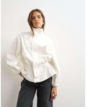 TOPSHOP Chaqueta Con Cintura Elástica Y Cuello Alzado En-Blanco