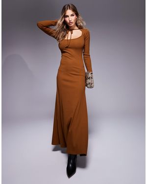 ASOS – geripptes maxikleid - Braun