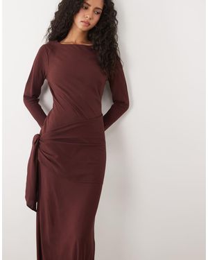 ASOS Maxi Jurk Met Ronde Hals, Lange Mouwen En Sjaaldetail - Rood