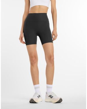 New Balance Geribbelde 6" Short Met Hoge Taille - Zwart