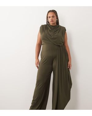 Tfnc Plus Jumpsuit Met Gedrapeerd Detail En Ceintuur - Groen