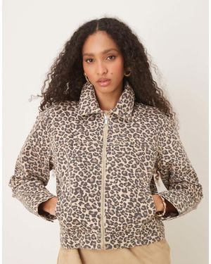 Abercrombie & Fitch Veste style workwear zippée en denim imprimé léopard - Marron