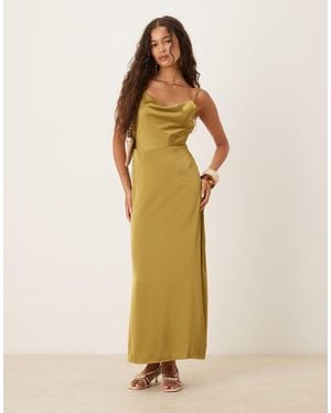 Vila Robe longue en satin à col bénitier - olive - Métallisé
