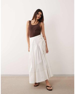 ARRANGE Falda Larga Blanca Cruzada Con Lazada Delantera - Neutro
