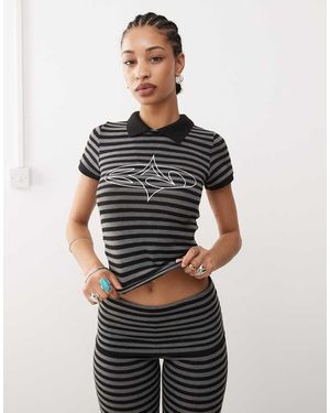 Basic Pleasure Mode Camiseta Negra Y Gris A Rayas Con Solapas Pequeñas Penelope De (Parte De Un Conjunto) - Negro