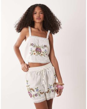 Accessorize Floral Embroidery Short - White