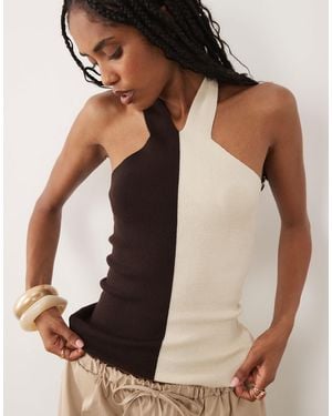 Pretty Lavish – estelle – strickoberteil mit verdrehtem neckholder und kontrastdesign - Schwarz