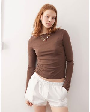 Weekday Exclusivité asos - top manches longues en lin mélangé - Marron