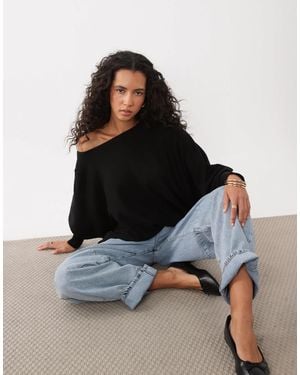 ASOS Pull asymétrique à épaules dénudées à manches chauve-souris - Noir