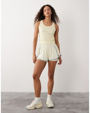 Sweaty Betty 2-In-1 Multi-Train Shorts - Natural