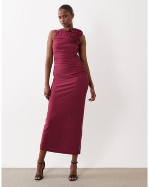 Y.A.S Vestido Largo Burdeos Ceñido Y Fruncido Con Detalle De Rosa-Rojo