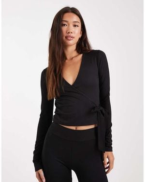Miss Selfridge Sculpted Wrap Top - Black