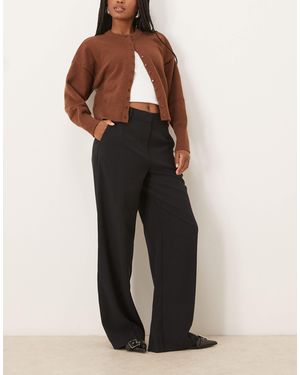 Mango Pantalon ajusté à pinces - Noir