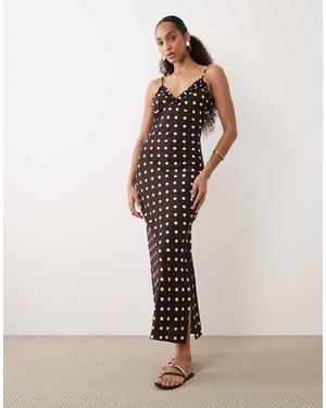 Brave Soul Vestito Lungo Cioccolato A Pois Con Spalline Sottili E Volant - Marrone