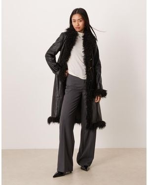 Mango Chaqueta Larga Negra De Cuero Sintético Con Ribetes En Contraste De Pelo Largo De - Negro