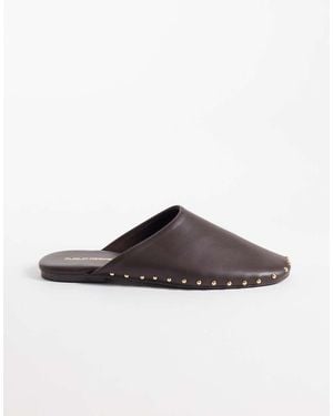 Public Desire Mules Planas Con Tachuelas En - Marrón