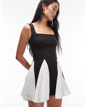 HEIRESS BEVERLY HILLS Robe courte contrastante à ourlet plissé et encolure carrée - et blanc - Noir
