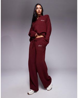 Kaiia Pantalon d'ensemble ample en maille avec broderie logo - cerise - Violet