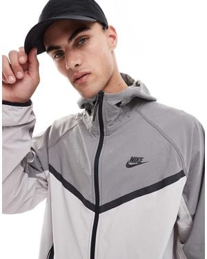 Nike Giacca Tecnica Grigia Con Zip - Grigio