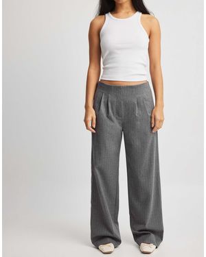 NA-KD Pantalon d'ensemble ajusté coupe droite à rayures - Gris