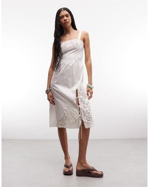 Monki Vestido Midi Con Bordado Inglés Floral - Blanco