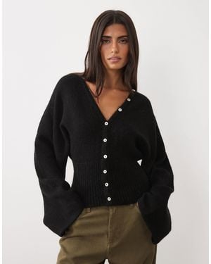 Gina Tricot Figurbetonte strickjacke mit taillierter taille aus alpaka und wolle - Schwarz