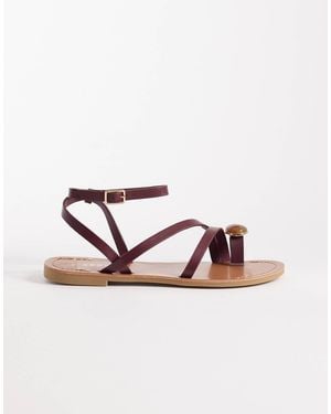 SEQWL Strappy Flat Sandals With Toe Embellishment - Red
