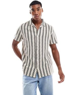 Brave Soul Zig Zag Stripe Short Sleeve Shirt - White