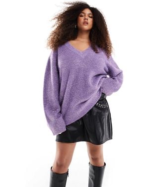 Renee Studio Plus x michelle nayla – exklusiver pullover aus lamettagarn mit v-ausschnitt und weiten ärmeln - Lila
