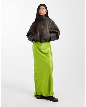 Miss Selfridge Jupe longue en satin coupée en biais avec nœud - Vert