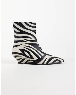ASOS Renata Leren Wedge Nette Enkellaarzen Met Zebra Hair On Echt Leer - Wit