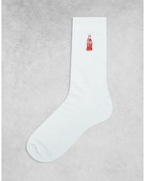 ASOS Calcetines Blancos Con Botella Bordada De Refresco De