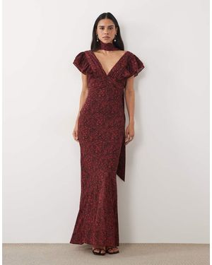 Pretty Lavish Chiffon Jurk Met V-Hals, Strikdetail En Ruchesmouwen, Maxi, Met Rode Bloemenprint - Rood