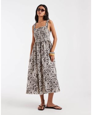 ONLY Robe babydoll longueur mollet à imprimé cachemire - Blanc