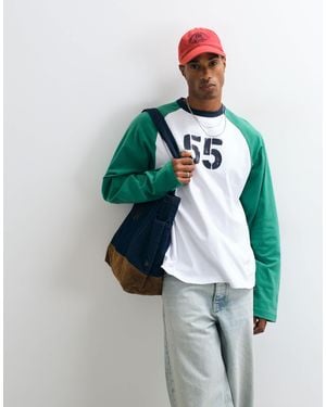 ASOS T-shirt oversize à manches longues raglan avec motif numéro blanc et - Vert