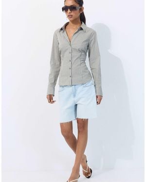 Stradivarius Basic gestreiftes tailliertes hemd - Blau