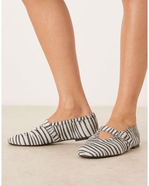 Glamorous Ballet Flats With Buckle Straps - Natural