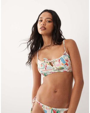 Accessorize Gerimpeld Bikinitopje Met Ansichtkaartprint - Bruin