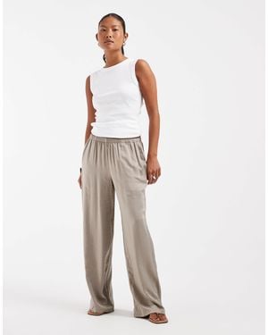 Vero Moda Pantalon large en satin texturé couleur pierre - Blanc