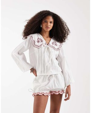 Neon Rose Camisa Blanca De Manga Larga Con Cangrejo Bordado En Las Solapas De (Parte De Un Conjunto) - Blanco