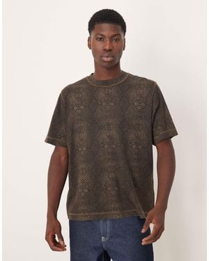 Abercrombie & Fitch – oversize-t-shirt mit verwaschenem schlangenmuster - Braun