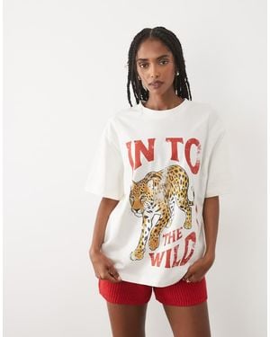 ASOS Camiseta Veraniego Extragrande Con Estampado Gráfico De Leopardo "Into The Wild" - Rojo