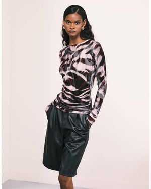 ASOS – weiches strickoberteil mit seitlicher raffung und em print - Natur