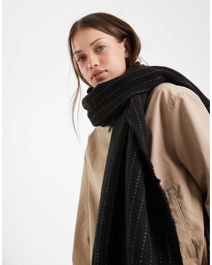 Vero Moda Bufanda Negra Con Raya Diplomática Y Flecos De Tejido Suave De -Negro