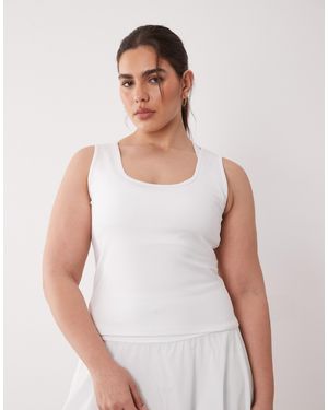 4505 Curve Icon Active Slightly Cropped Vest - White