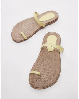 TOPSHOP Kik - sandales en cuir véritable avec passant pour orteil - beurre - Marron
