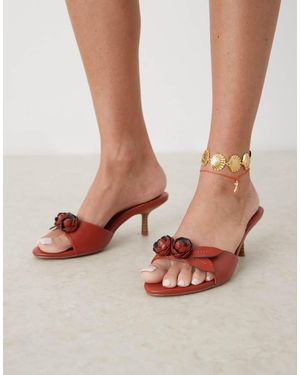 ASOS Mules Color Óxido De Tacón Con Detalle De Rosa Heartly De - Rojo